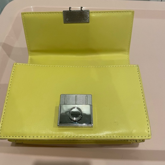 Yellow Purse - Picture 6 of 7